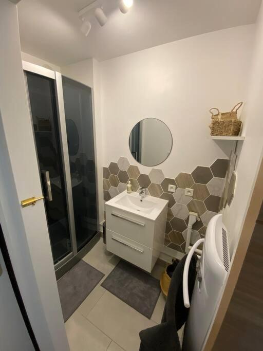 A 50 M De La Plage, Appartement De 35 M2 : Les Pieds Sales Bréhal Exteriör bild