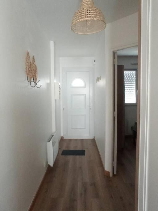 A 50 M De La Plage, Appartement De 35 M2 : Les Pieds Sales Bréhal Exteriör bild