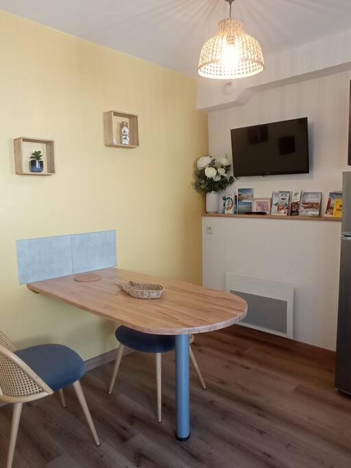 A 50 M De La Plage, Appartement De 35 M2 : Les Pieds Sales Bréhal Exteriör bild