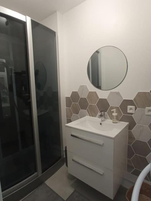A 50 M De La Plage, Appartement De 35 M2 : Les Pieds Sales Bréhal Exteriör bild