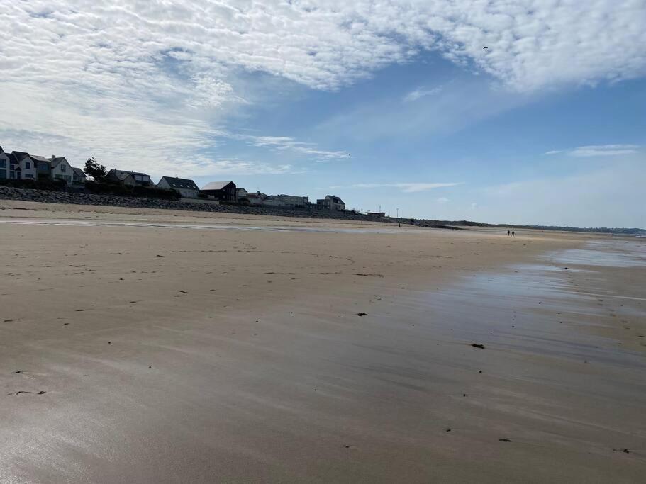 A 50 M De La Plage, Appartement De 35 M2 : Les Pieds Sales Bréhal Exteriör bild