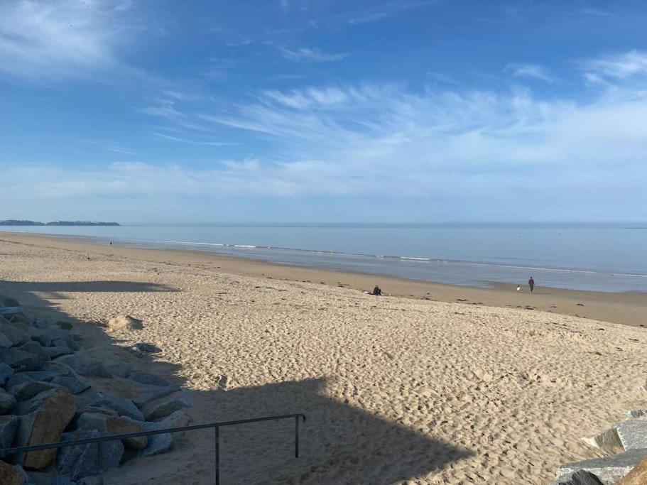 A 50 M De La Plage, Appartement De 35 M2 : Les Pieds Sales Bréhal Exteriör bild